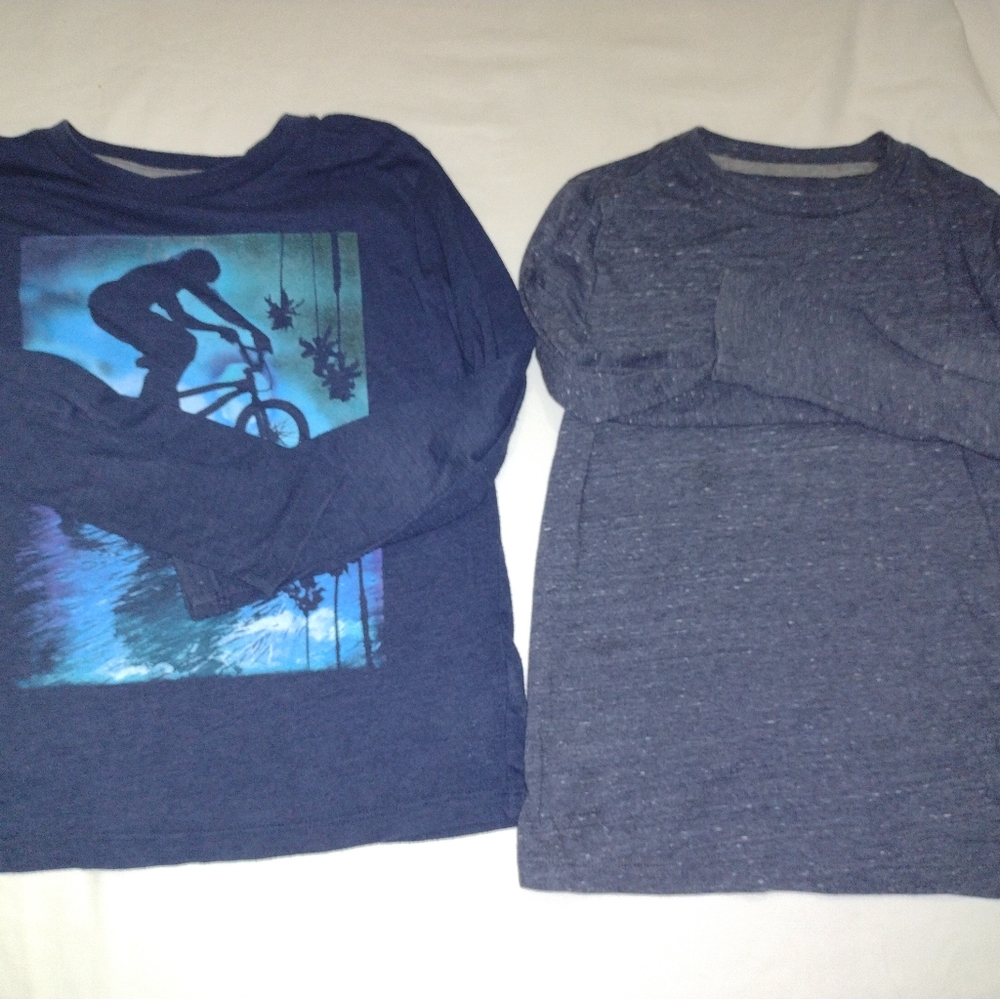 Old Navy size M 8 long-sleeved shirt for boys. USED ​​IN GOOD CONDITION
